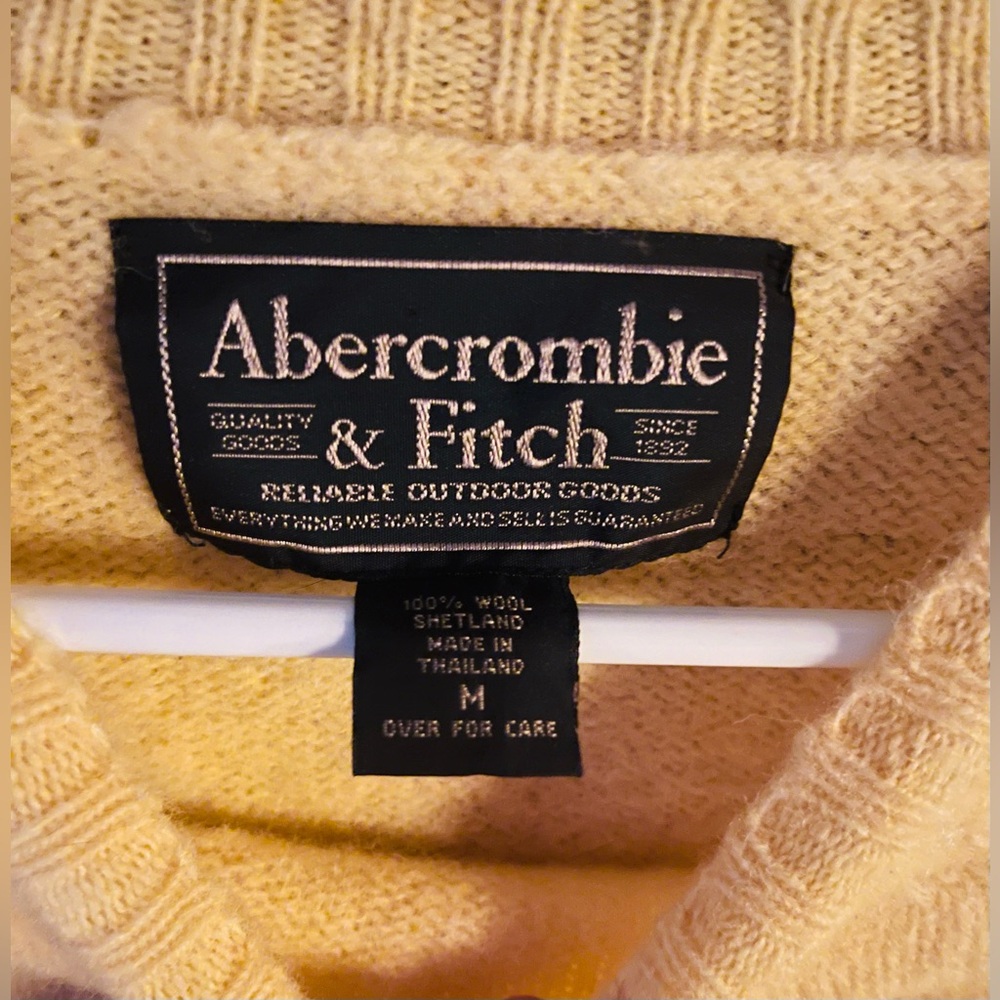 100% Shetland Wool Abercrombie & Fitch yellow sweater